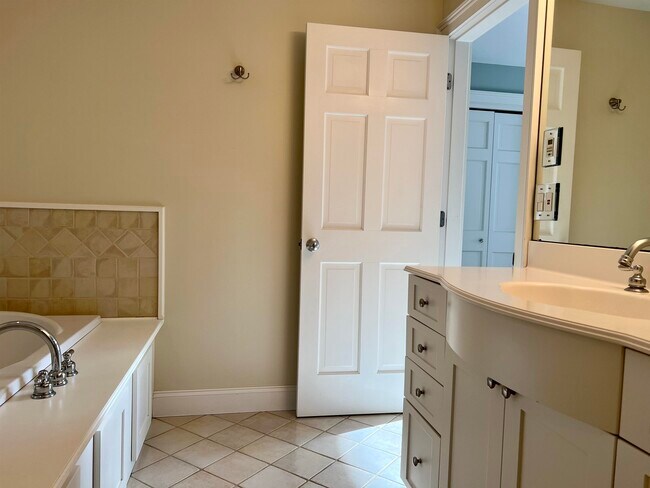 Building Photo - 4 Island Ave