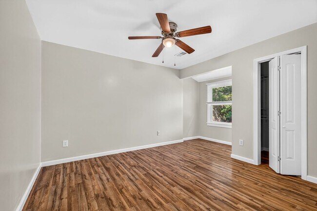Building Photo - Move-In Ready Home in Hanahan