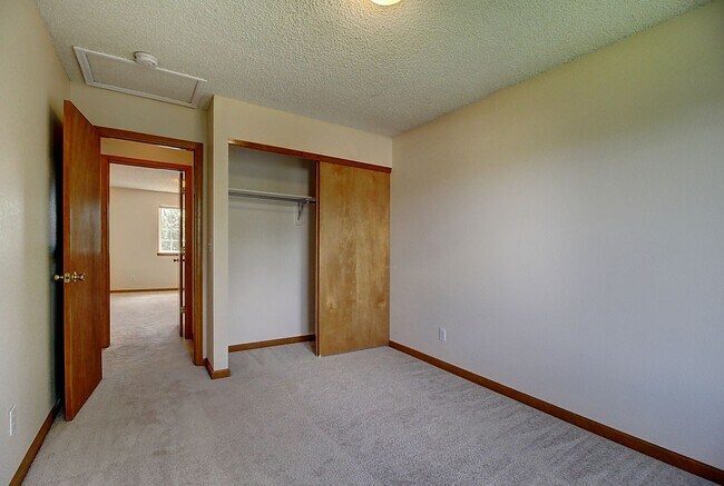 Building Photo - Charming 3 Bed 2 Bath Willow Run Home - Available August 10!