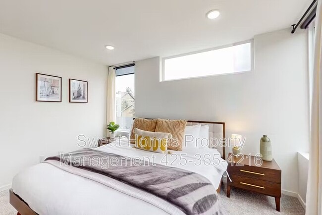 Building Photo - 9219 Linden Ave N