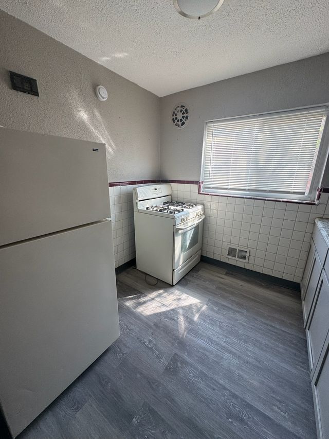 Building Photo - 1665 Anita Pl