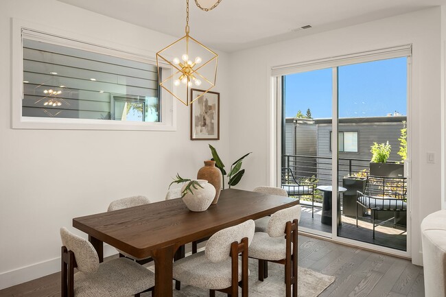 Building Photo - 4bd/3.25 Kirkland Home