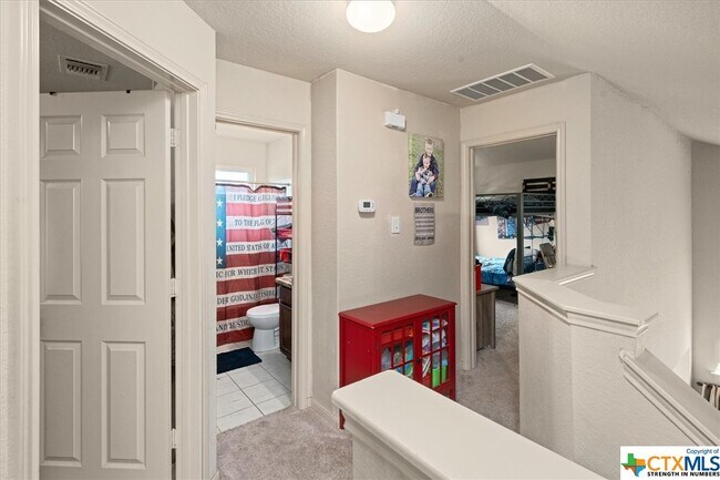 Building Photo - 114 Falcon Dr