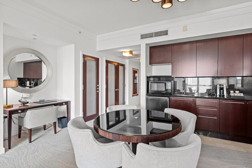 Building Photo - 4360 Collins Ave