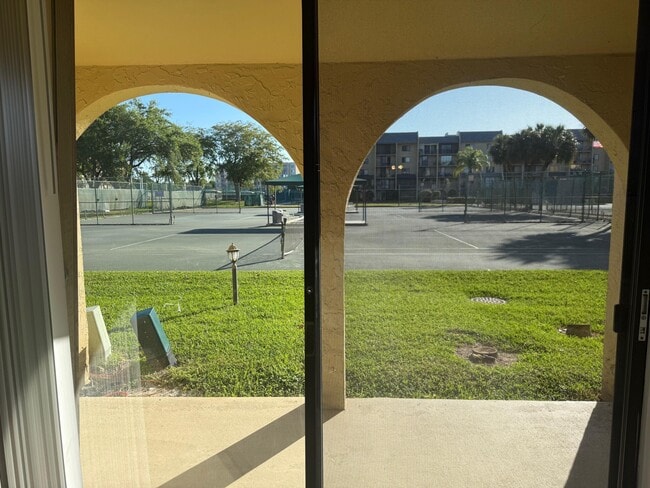 Building Photo - 2786 Tennis Club Dr