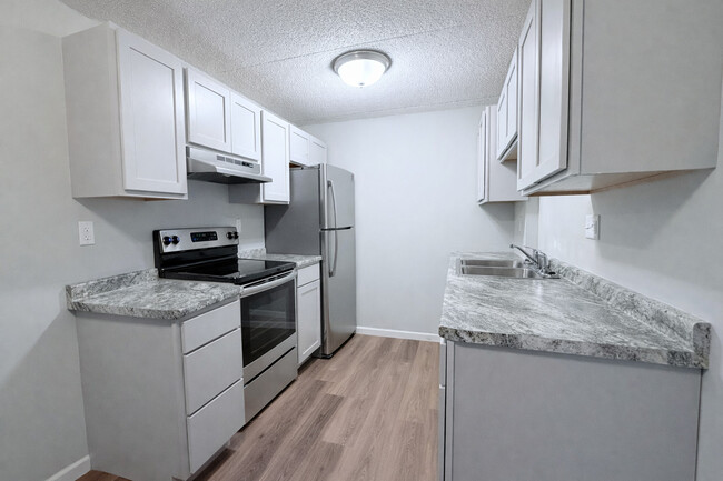 Building Photo - Riverview Tower Apartments