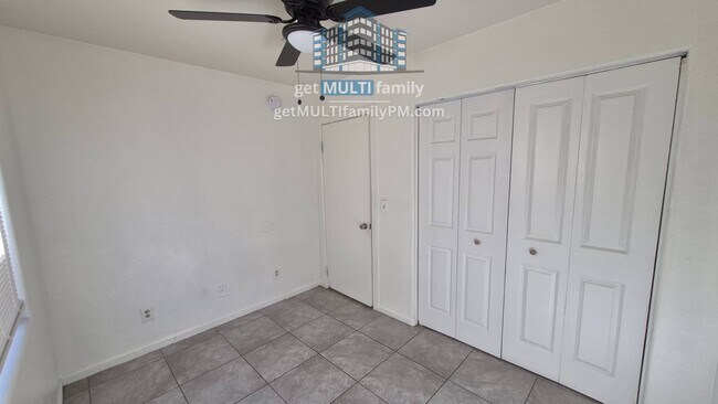 Building Photo - 3006 E Granada Rd