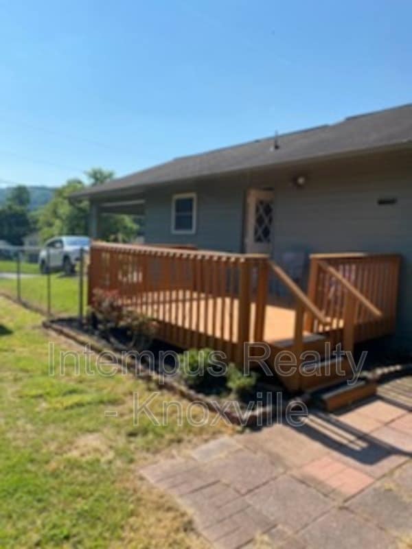 Building Photo - 6517 Bay Cir Dr