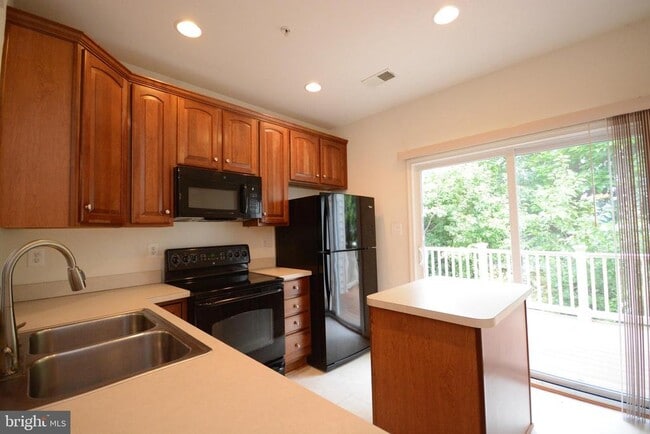 Building Photo - 6506 Wiltshire Dr