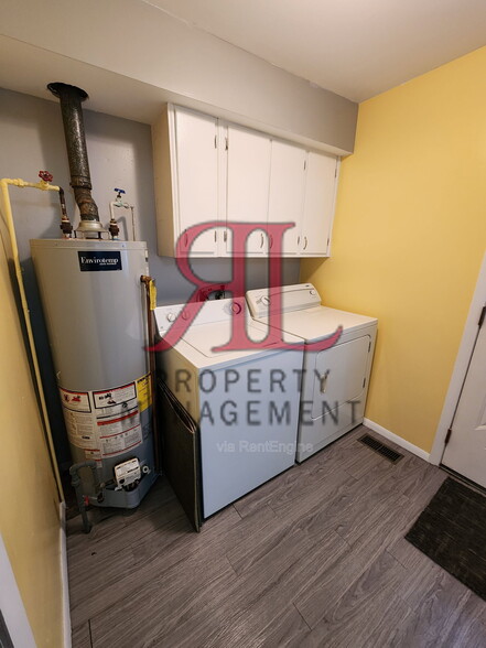 Building Photo - 2436 Charlemagne St