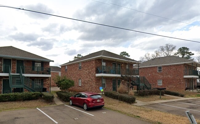 Primary Photo - Oak Village Apartments
