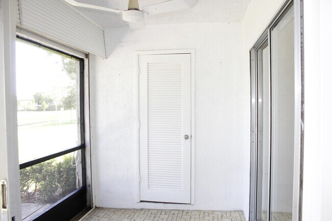 Building Photo - 5620 Queen Palm Ct