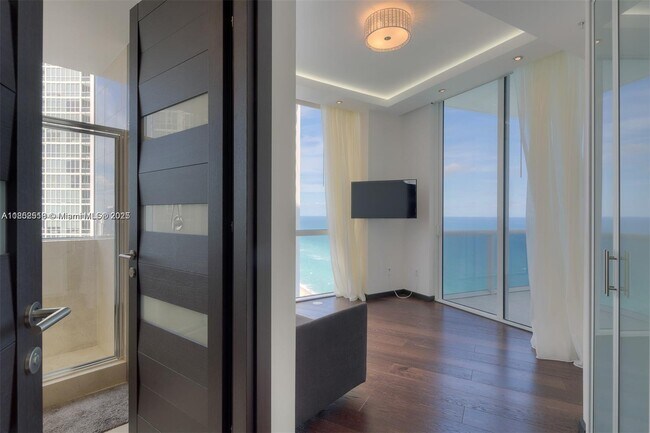 Building Photo - 18101 Collins Ave