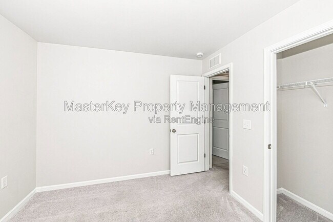 Building Photo - 3001 Brellon Ln