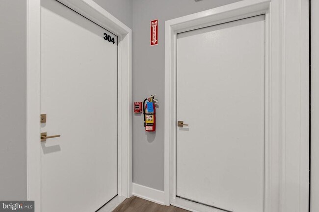 Building Photo - 2119 N Front St