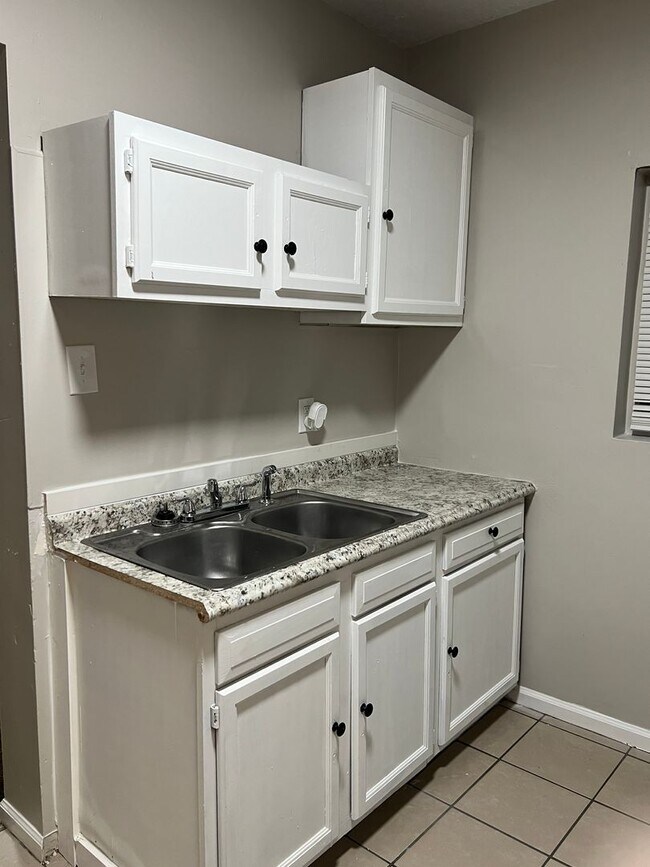 Building Photo - 1301 N Olney St