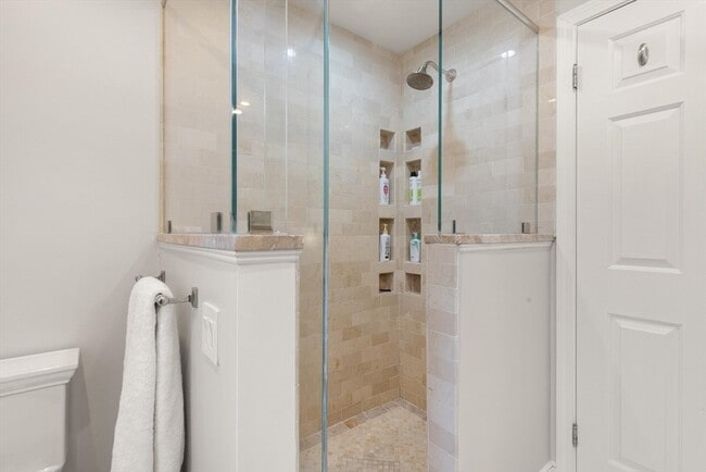 Building Photo - 25 Saddle Club Rd