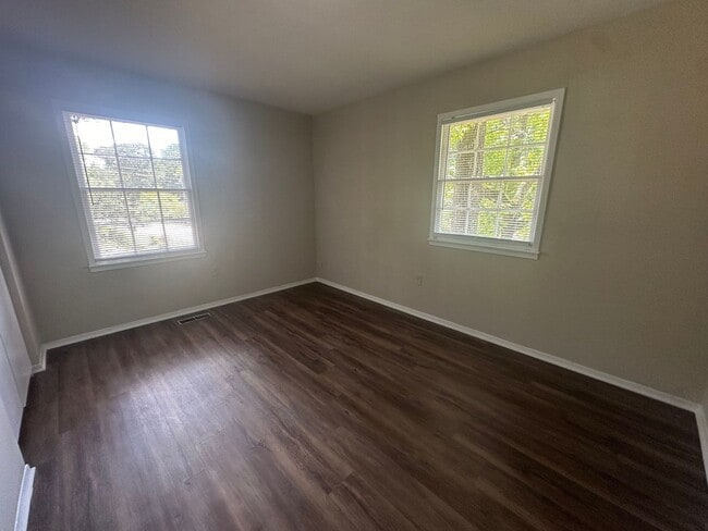 Building Photo - 705 Buena Vista Dr