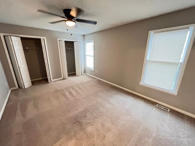 Building Photo - Charming 3-bedroom, 2-bath townhouse