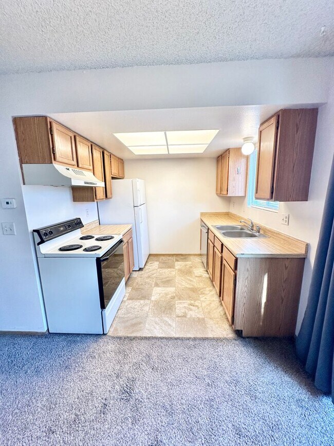 Building Photo - Townhome on Soaring Eagle for Rent