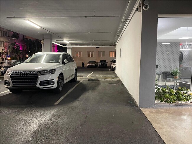 Building Photo - 1255 Collins Ave