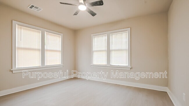 Building Photo - 2201 Glen Ellyn St
