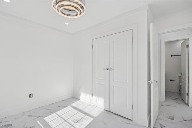 Building Photo - $200 RENT CREDIT | MOVE-IN READY! (Pet Friendly)