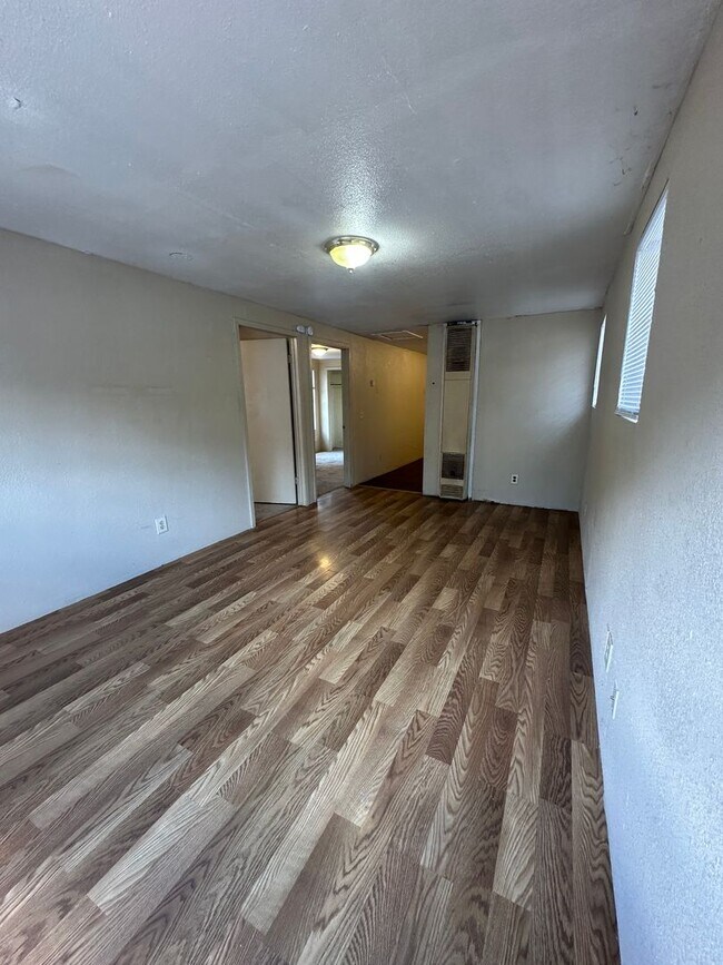 Building Photo - Across the Street from Sam Houston Park!!