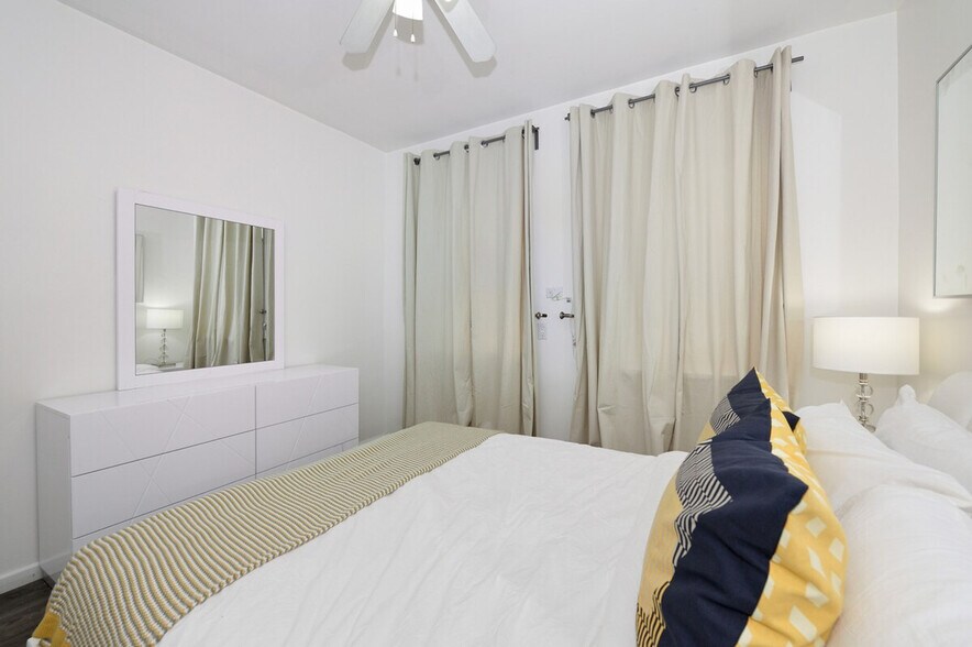 Building Photo - 470 9th Ave