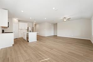 Building Photo - 2213 Mustang Wy