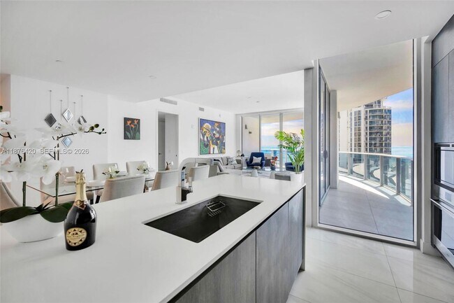 Building Photo - 17550 Collins Ave