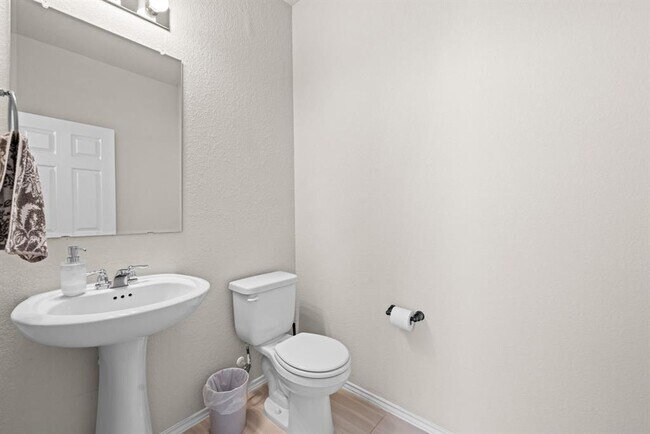 Building Photo - 416 Bella Luna Way