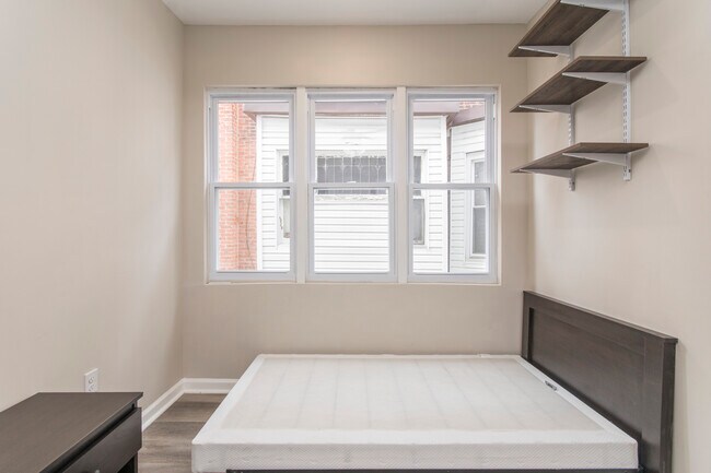 Building Photo - 917 W Duncannon Ave