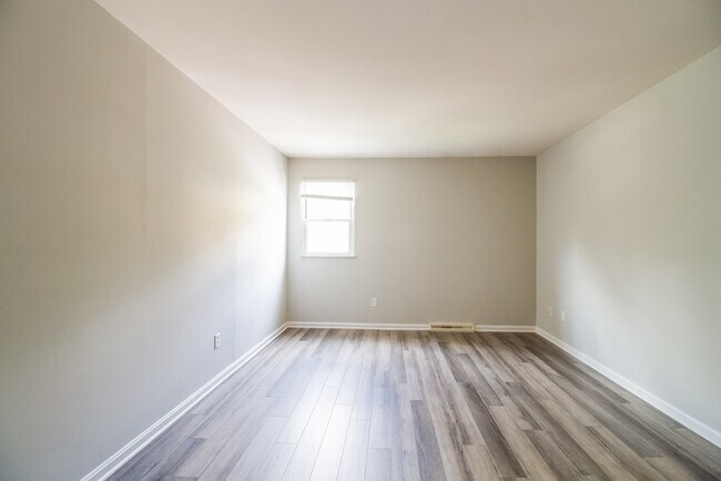 Building Photo - 7172 Grantham Way