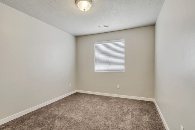 Building Photo - 258 W Willow Creek Dr
