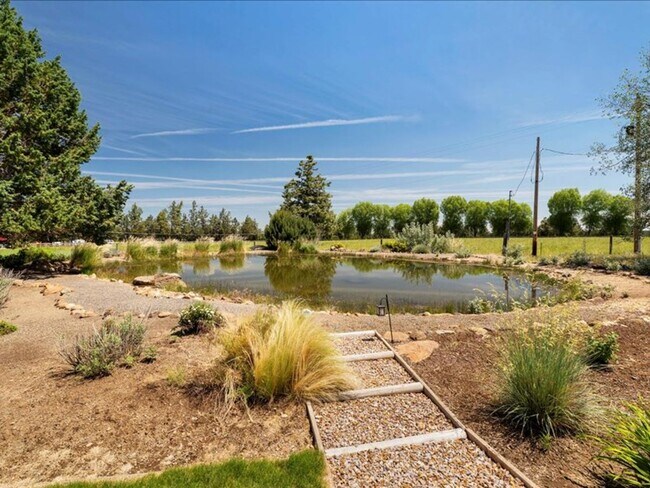 Building Photo - 4 Bedroom Tumalo Dream home on 3.21 Acres!