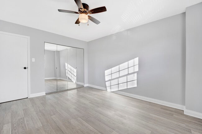 Building Photo - 121 W 63rd St