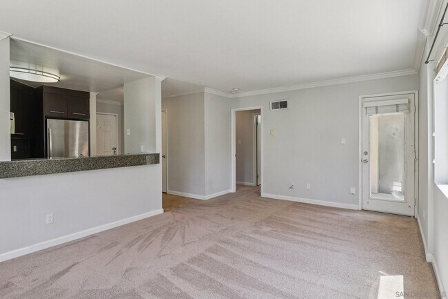 Building Photo - 7565 Charmant Dr