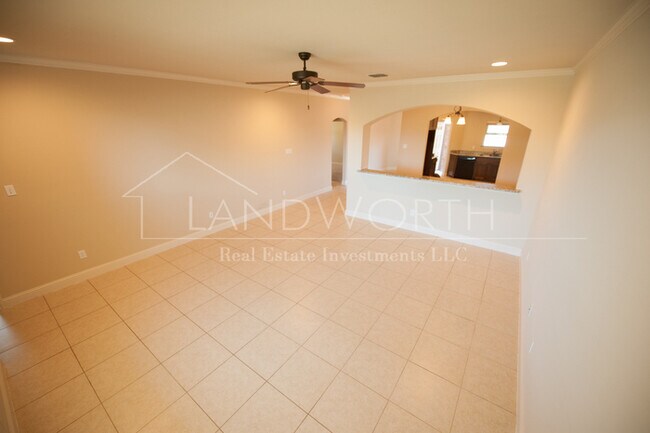 Building Photo - 3 bed 2 bath Beautiful Property