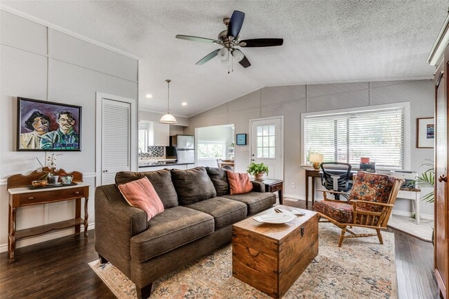 Building Photo - 1813 Oak Shore Dr