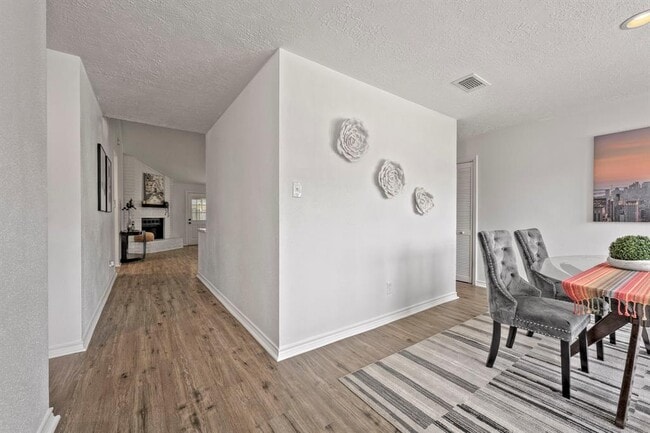 Building Photo - 3247 Bolton Gardens Dr