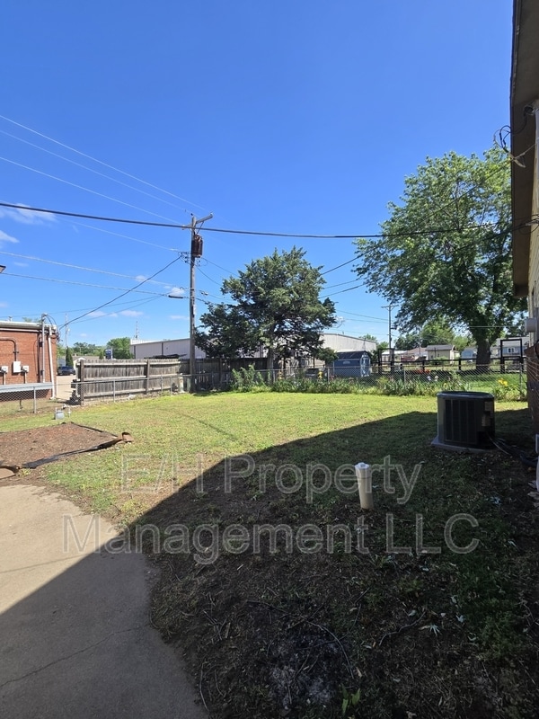 Building Photo - 902 N Colorado St