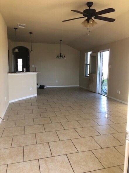 Building Photo - 4611 Cambridge Dr
