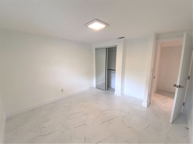 Building Photo - ** TREETOPS OF NAPLES ** 1 BED / 1 BATH - CONDO - SOUTH NAPLES - ANNUAL RENTAL