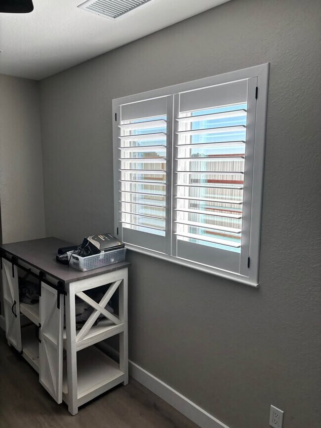 Building Photo - 4418 Olive Ave