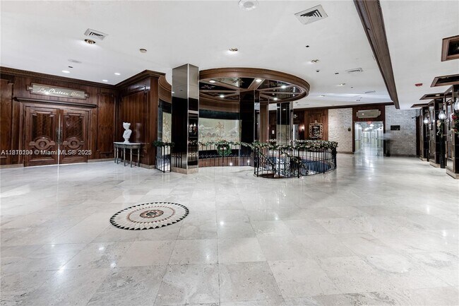 Building Photo - 6039 Collins Ave