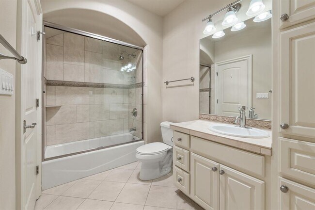 Building Photo - 7228 Oak Shores Dr