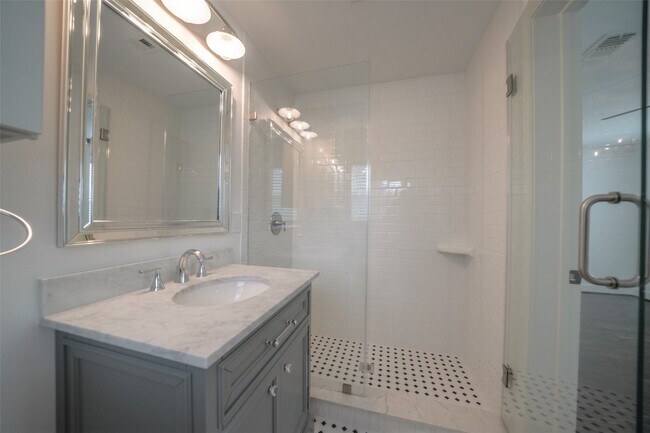 Primary Photo - 811 Woodard St