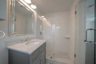 Building Photo - 811 Woodard St