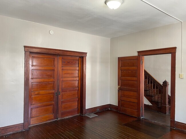 Building Photo - 858 S 23rd St